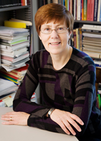 Caroline Haythornthwaite, a professor in the Graduate School of Library and Information Science, says that the value of e-learning has been underrated at the college level, and that some of its methods and techniques can augment traditional classroom learning.