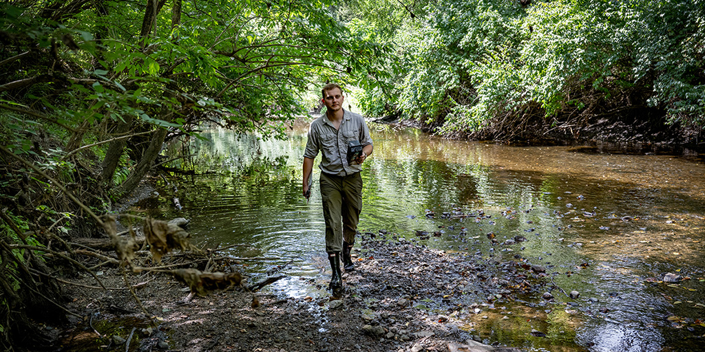 Antonson studies bird physiology, development and behavior.