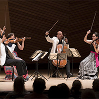 Foto de Jupiter String Quartet actuando en el escenario.