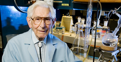 Fred Kummerow, a 98-year-old emeritus professor of comparative biosciences at the University of Illinois, explains the primary causes of heart disease. His research contradicts commonly held notions about the role of dietary cholesterol.