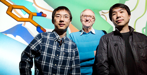 University of Illinois chemistry professor Eric Oldfield, center, graduate student Wei Zhu, left, research scientist Yonghui Zhang and their colleagues at UC San Diego discovered a compound that cured drug-resistant Staphylococcus aureus infection in mice.