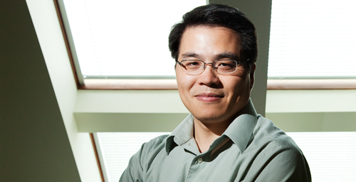 Professor Min-Feng Yu's group developed "trolling AFM," a method for high-quality imaging of soft cells and tissues at atomic resolution.