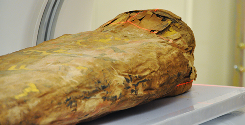 Laser sight lines are used to ensure the mummy is in the optimal scanning position.