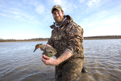 llinois Natural History Survey graduate researcher Benjamin Williams follows the activities of ducks migrating along the Wabash River in southeast Illinois. The birds stop at wetlands and other habitats on their way to their summer nesting areas further north.