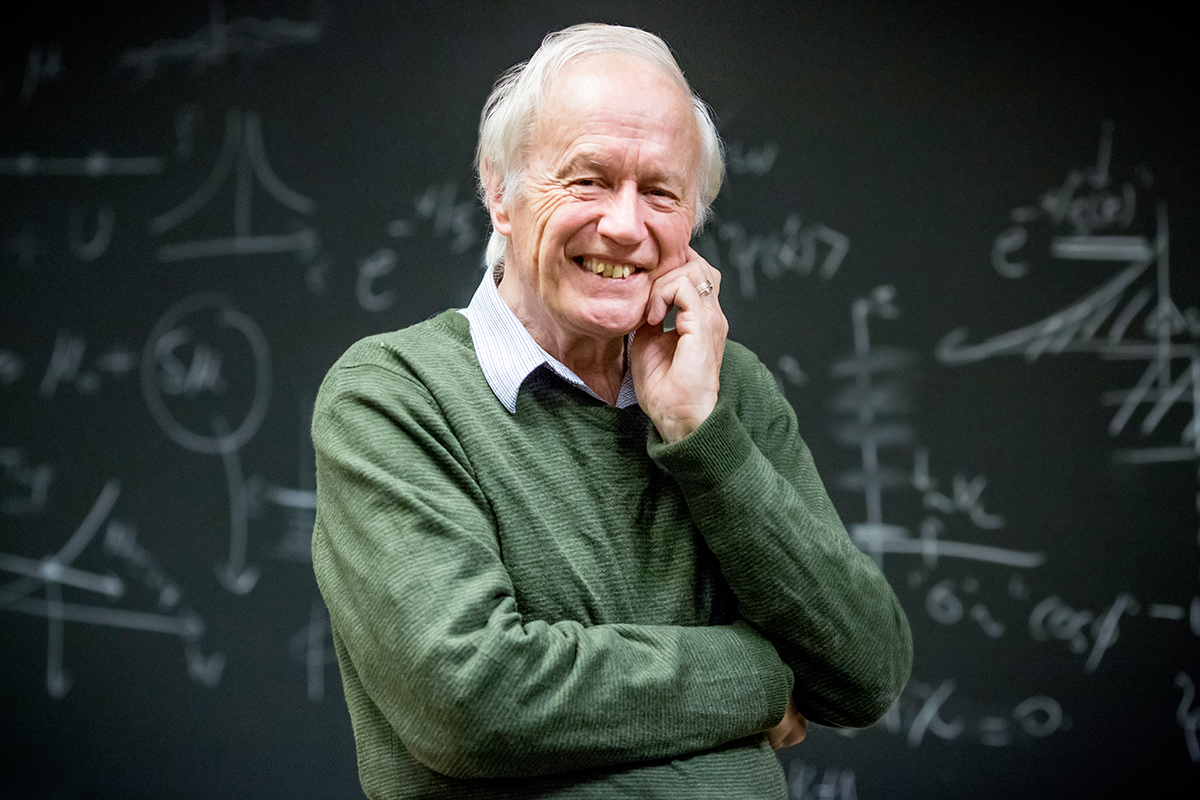 Illinois physics professor and Nobel Laureate Anthony Leggett talks about the 1938 discovery of superfluidity and its significance to low-temperature physics.