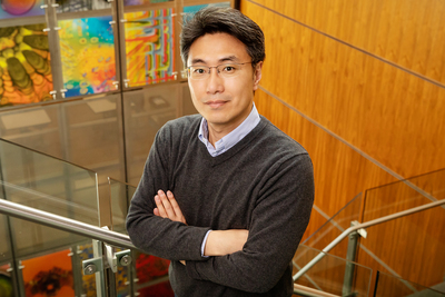 Professor Yong-Su Jin led a team that engineered a strain of yeast to produce the low-calorie natural sweetener tagatose from lactose.