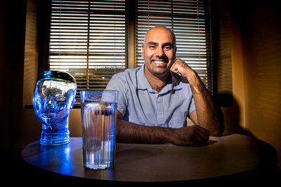 Drinking more water improves children’s ability to multitask, according to a new study led by Illinois professor Naiman Khan.
